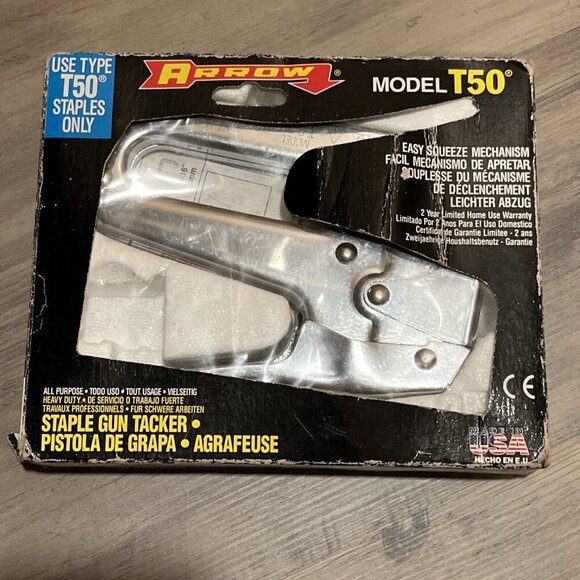 Vintage Arrow Model T50 Heavy Duty Staple Gun Tacker with Staples - Picture 2 of 5